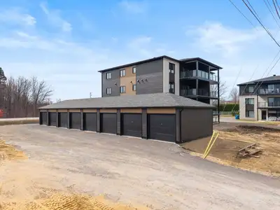 Beau grand condo avec garage à louer! Construction 2025, 2e étage, 3 chambres à coucher, bonne const...