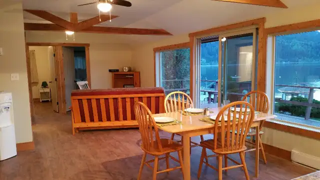 Queens Bay Hideaway Balfour in British Columbia in Canada - Image 3