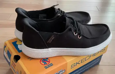Skechers chaussure pour femme Noir grandeur 7 Faites une offre ! Très confortable! Aussi une paire d...