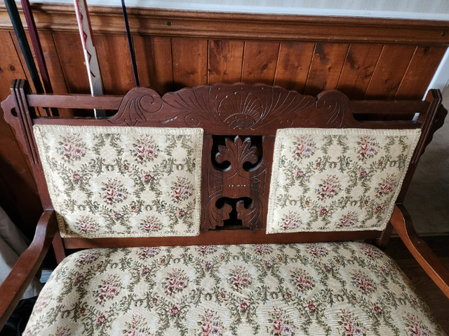 Antique deacons' bench in Other in Belleville - Image 2