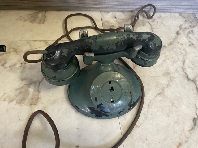 Vintage Hand Crank Wall Mount Ringer Box with Desk Phone $150 in Arts & Collectibles in Trenton - Image 3