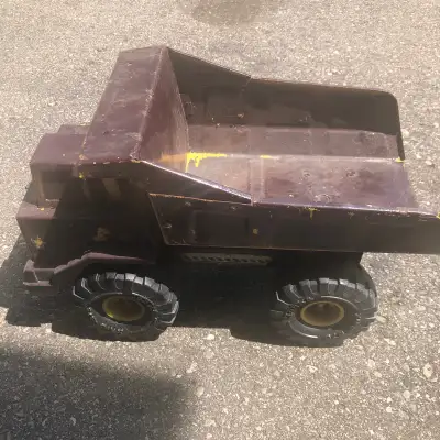 Hello, i have a vintage Tonka truck for sale. This was a gift from the early 80’s made of steel and...