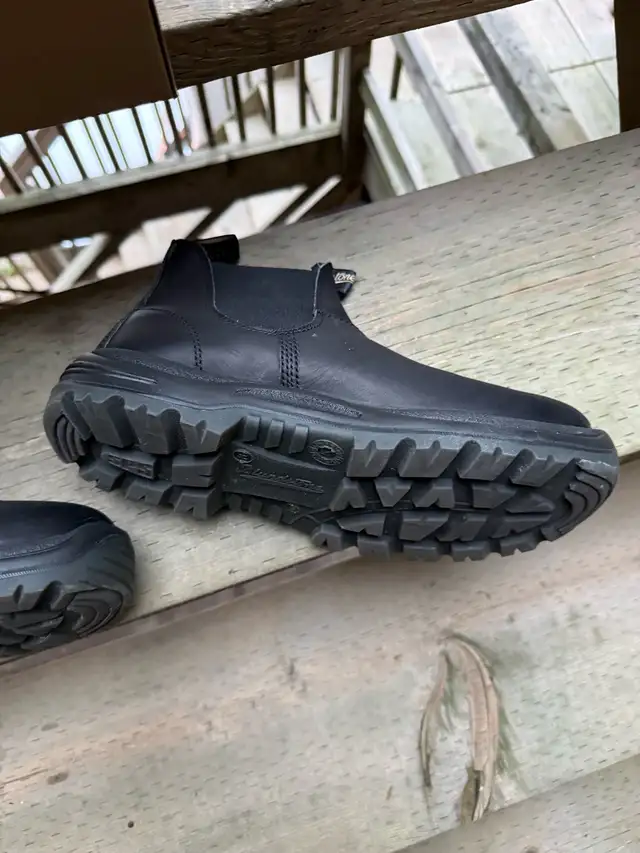 Blunstone safety work shoes size 10.5 brand new in Men's Shoes in Hamilton - Image 11