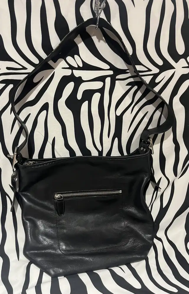 Vintage Coach Black Genuine Leather Bag in Women's - Bags & Wallets in City of Toronto - Image 6