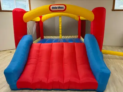 Little Tikes Inflatable Jump’Slide Bounce House, View more