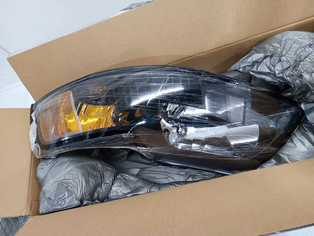 DORMAN DRIVER SIDE HEADLIGHT - 2001-2004 FORD MUSTANG  in Auto Body Parts in Barrie - Image 2