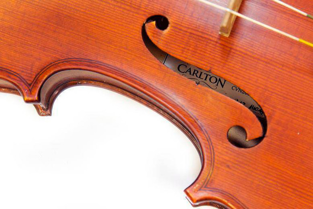 Barely used Carlton CVN200 Violin for sale in String in Saskatoon - Image 3