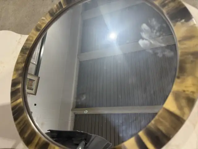Round Mirror with Inlaid Fox Horn Frame in Home Décor & Accents in Calgary - Image 2