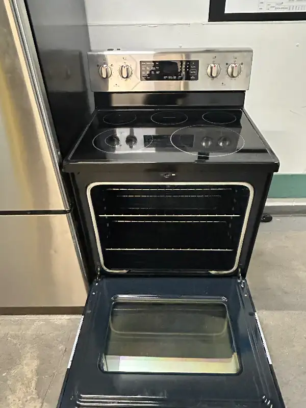 Réfrigérateur et cuisinière parfaits et de taille standard, cuis in Stoves, Ovens & Ranges in City of Montréal - Image 5