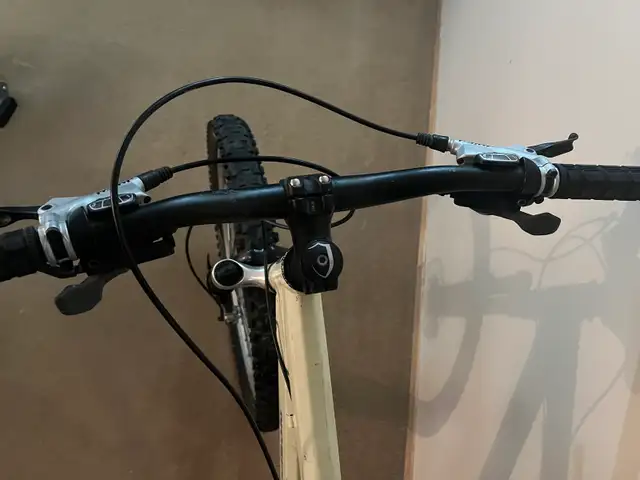 NORCO WOLVERINE MOUNTAIN BIKE in Mountain in Calgary - Image 8