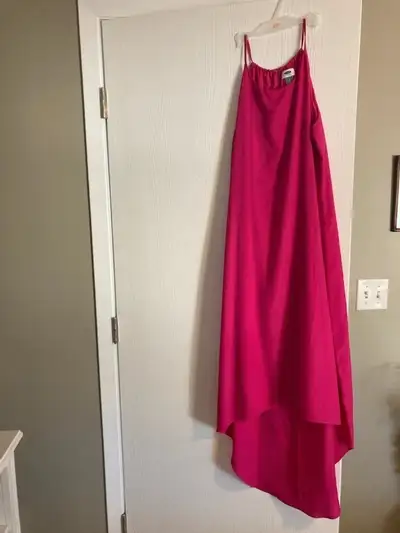 Pink dress, large. Didn't even wear it once.