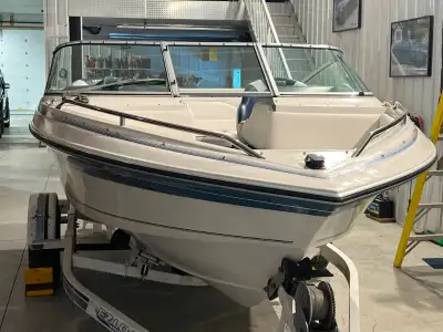 The interior of this boat has competely just been rebuilt, upholstery, carpets, two new seats, the e...