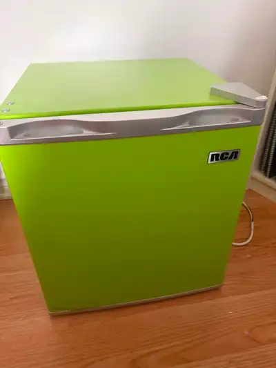 Mini réfrigérateur RCA – Très bon état, View more