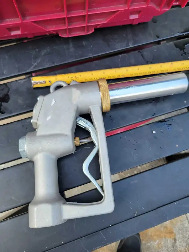 Automatic Fueling Nozzle Die Cast Aluminum Sprayer Gun Dispensin in Hand Tools in Windsor Region - Image 2