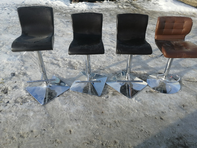 4 bar stools in Chairs & Recliners in Winnipeg