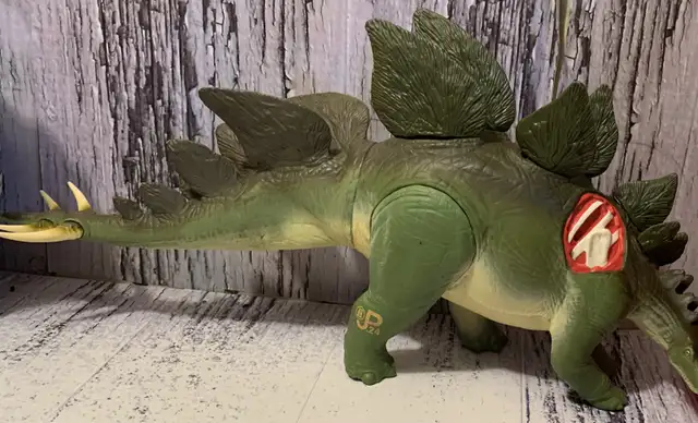 Vtg 1996/7 Jurassic Park The Lost World Stegosaurus Dino Stri in Toys & Games in City of Toronto - Image 2