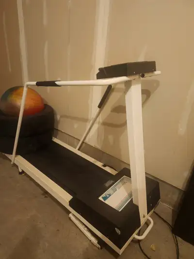 White Treadmill in proper working out conditions