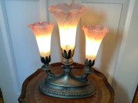 Vintage 3 Frosted Lily Glass Shades Bronzed Base Table Lamp 