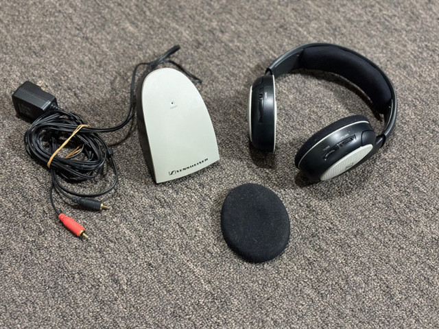 Sennheiser HDR-116 II Headphones in Headphones in Calgary - Image 2