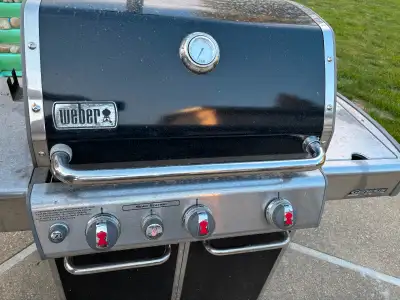 Weber genesis special edition with burner on the side . With new cover included and propane tank . N...