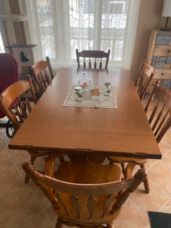 Set de cuisine en bois massif 6 chaises dans Mobilier de salle à manger et cuisine  à Lanaudière - Image 3