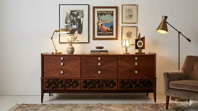 Meuble commode / buffet mid-century en noyer restauré, View more