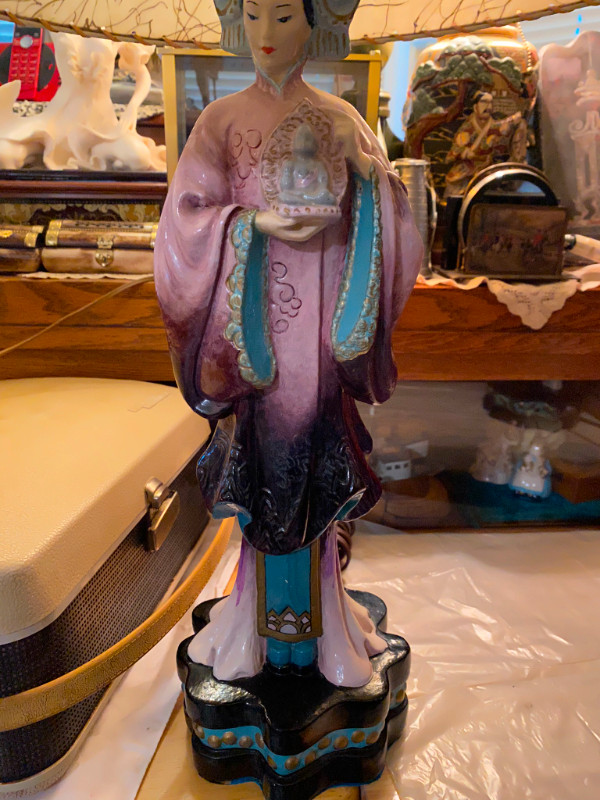Antique Chinese 2 Lamps Figure . in Arts & Collectibles in Vancouver - Image 2