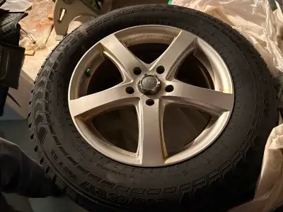 4 mags d’hiver 17 po. Les pneus seraient à changer. Présentement c’est du Nokian 235/65R17 108T pour...
