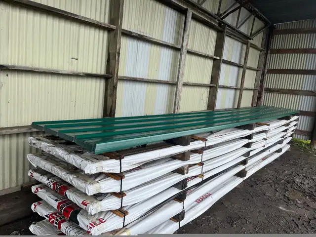 Tôle à toiture verte foncée. in Outdoor Tools & Storage in Drummondville - Image 3