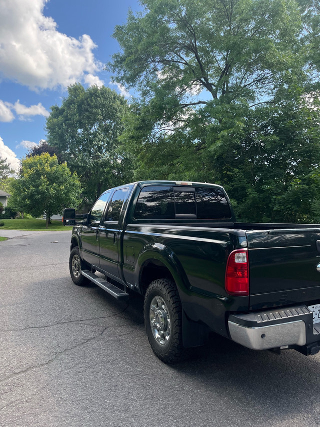 2015 Ford F250 Lariat Crew Cab in Cars & Trucks in Ottawa - Image 2
