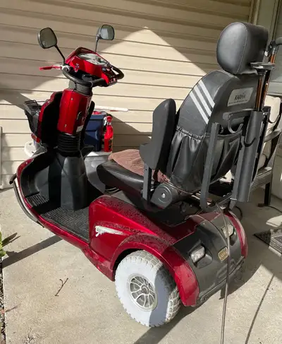 Karma KS-838 mobility scooter key features include deluxe swivel seat, full lighting system (headlam...