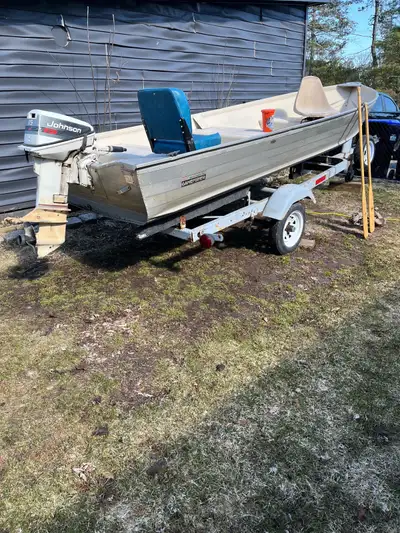 14’ aluminum boat in great condition no leaks/dents comes with 1992 15hp Johnson that’s always been...