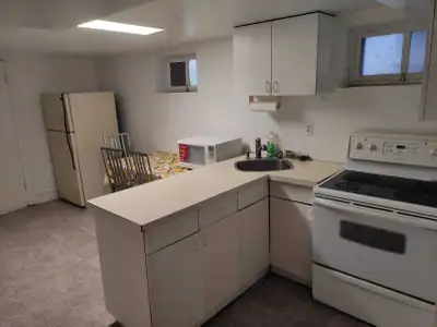 Two private furnished Room in a basement apartment near UOW and St.Clair. Downtown Campus available...