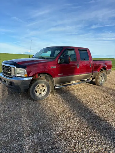 2003 F350 Lariat diesel. Runs good. New batteries. Leather. 4X4 318586kms $7000 OBO