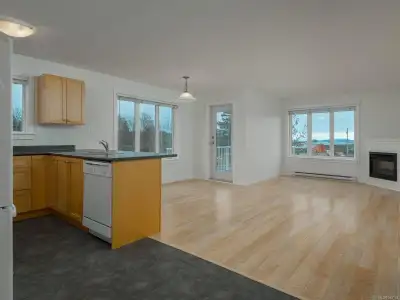 A 2-bed/2-bath condo offering scenic ocean views along the central Courtenay Airpark Riverway Trail....