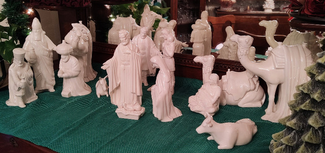 Porcelain nativity scene in Arts & Collectibles in Kitchener / Waterloo - Image 3