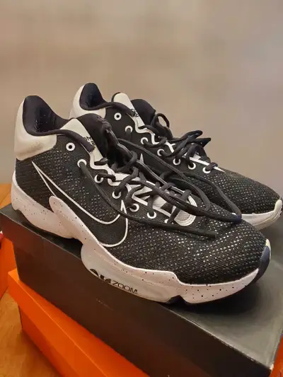 Pick up only, basketball shoes Nike Zoom Rize size 12