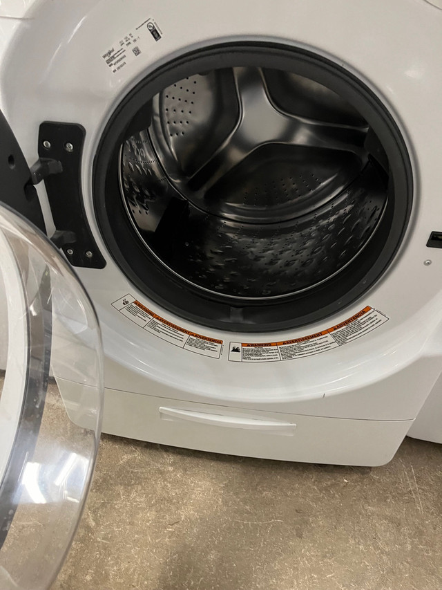  Whirlpool big drum front load electric washer dryer set White in Washers & Dryers in Stratford - Image 3