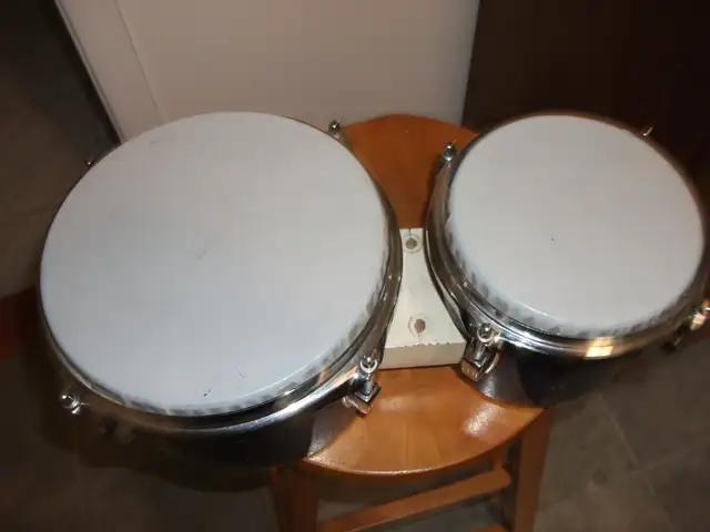 1969 Ludwig bongos (w/keystone emblem /ser.#)62863259987586122