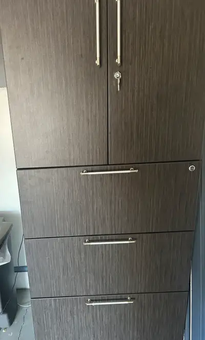 Office filling cabinet with 3 drawers. Dimensions in picture.