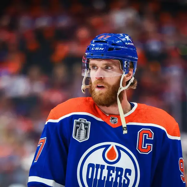 2019 Tim Hortons Connor McDavid mini Hockey Stick in Arts & Collectibles in Markham / York Region - Image 3