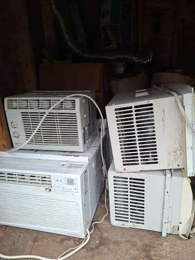 J'ai plusieurs climatiseurs de fenêtre usagés disponibles, idéaux pour rafraîchir n'importe quelle p...