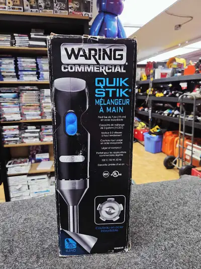 Voici un mélangeur à main Waring Quik Stik en parfait état, prêt à affronter toutes vos recettes cul...
