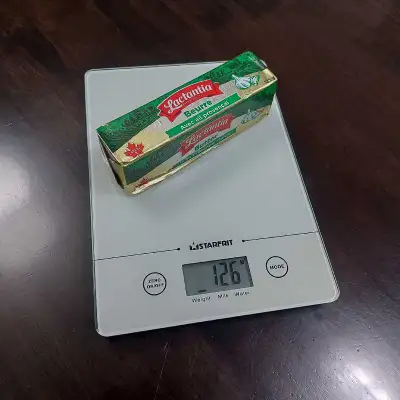 Starfrit Digital Food Scale Weighs in grams and milliliters Brand New Battery Included Measurements-...