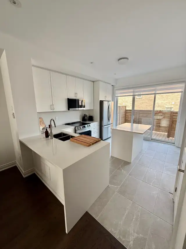HOME FOR RENT IN STREETSVILLE in Long Term Rentals in Mississauga / Peel Region - Image 6