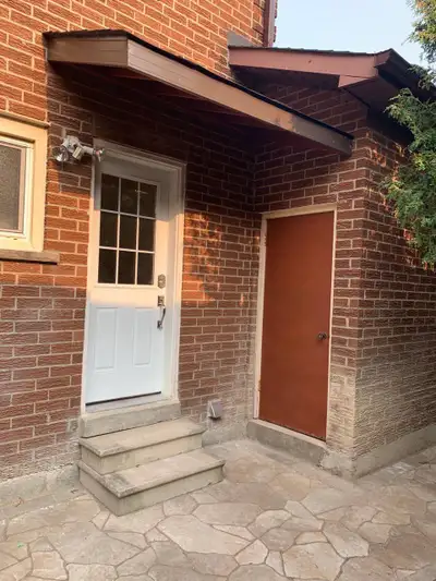 One bedroom, shared laundry 1/4 utilities