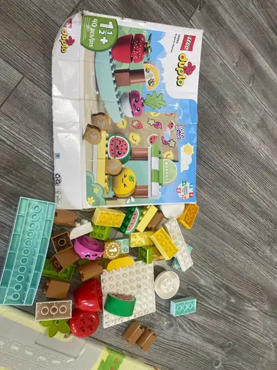 This LEGO DUPLO Organic Market 10983 set offers 40 pieces of creative fun designed for toddlers aged...