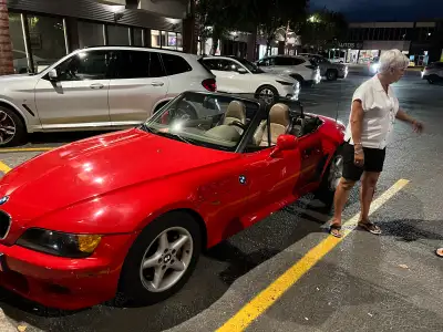 BMW Z3 roadster 1997 2.8 L manuel 5 vitesses, pneu neuf , toute pièces originales (Négociable)