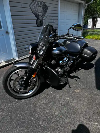 22000 km, just inspected at dealer. It has; locking hard bags, windshield, leather pouch, throttle l...