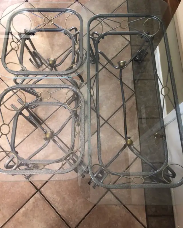 Glass End Tables in Multi-item in Mississauga / Peel Region - Image 4